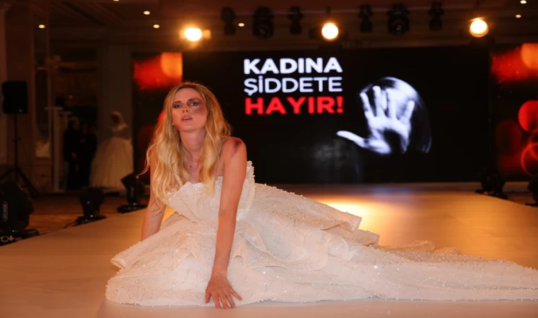 MODELLERDEN KADINA ŞİDDETE HAYIR