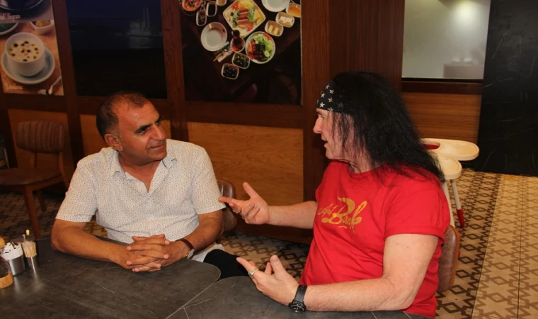 DAVE EVANS USTA GAZETECİ HABİB BABAR'A KONUŞTU