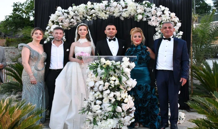 CEMİYET DÜNYASININ GÖZÜ BU DÜĞÜNDEYDİ