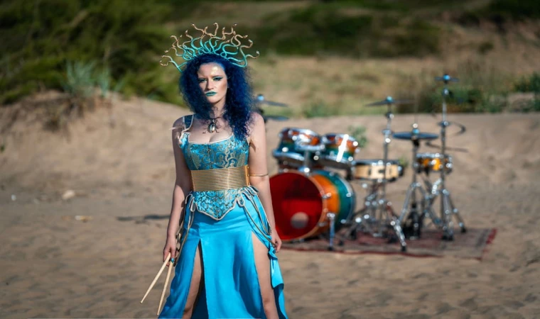 LEYAN SENAY BATERİ İLE MEDUSA’YA HAYAT VERİYOR