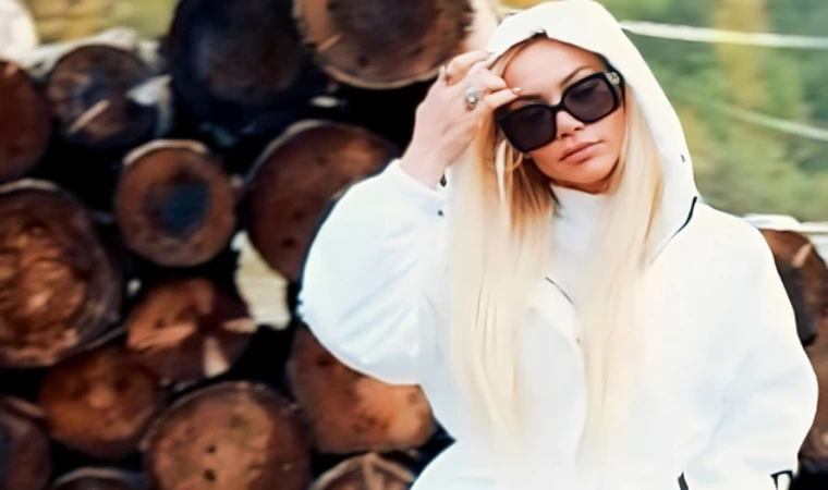 FULYA ÜNAL SAHNEDE GÜLLÜYÜ YAŞATIYORUM