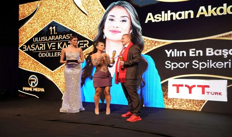 BURHAN AKDAĞ VE KIZI ASLIHAN AKDAĞ TÜRKER AYNI GECEDE ÖDÜL ALDI