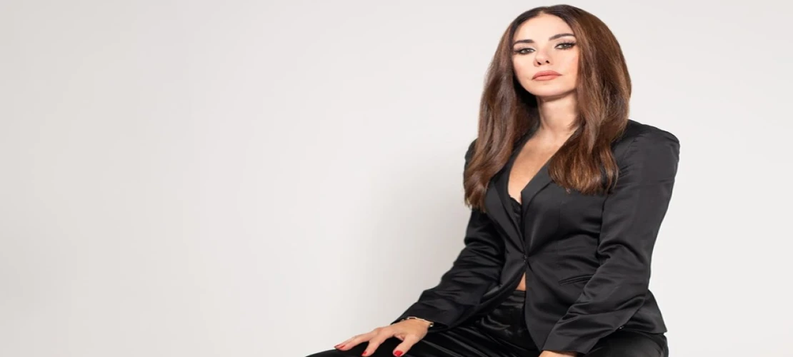 SEZEN AKSU'DAN DEFNE SAMYELİ'NE ÖZEL ŞARKI