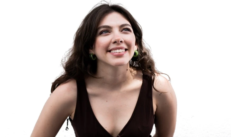 WHAT’S UP ŞARKISINI YENİDEN YORUMLADI