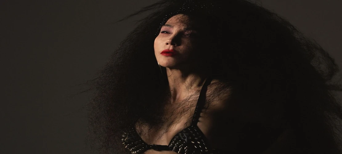 HANDE BİZİ SEZEN’E GÖTÜR