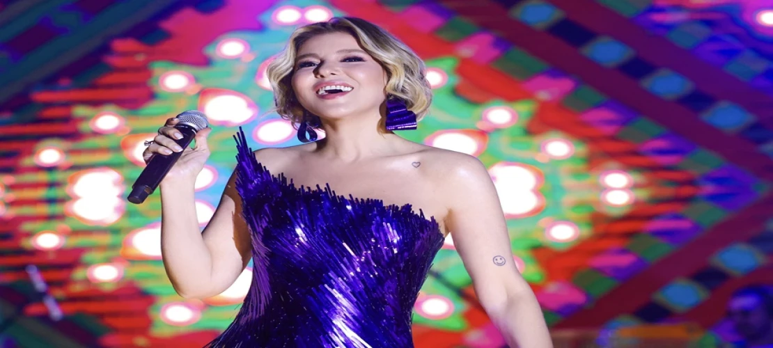 GÜLBEN ERGEN İSTANBUL SAHNESİNDE GÖZ KAMAŞTIRDI