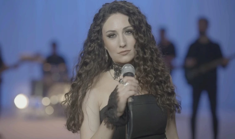 AYŞENUR GÖK’TEN 20 YILLIK DUYGUSAL HİKÂYE