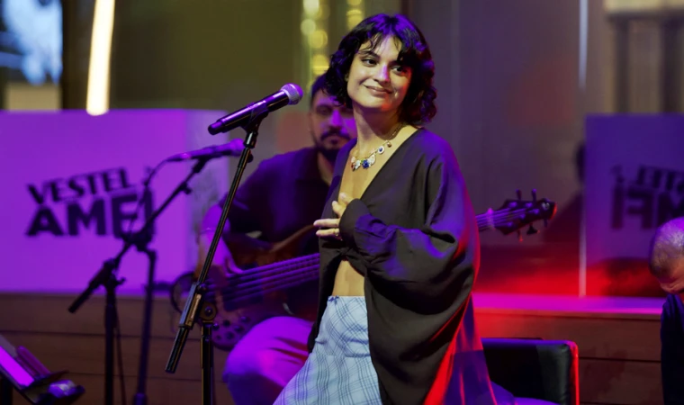 SENA ŞAHİN’DEN MÜZİKLE DOLU BİR GECE