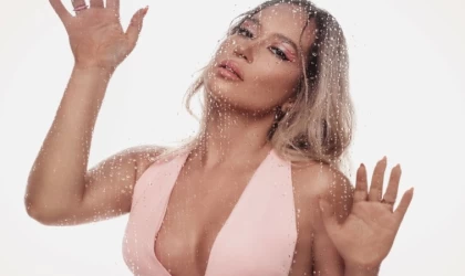 SESSİZLİĞİNİ ‘DRAMA QUEEN’ İLE BOZUYOR