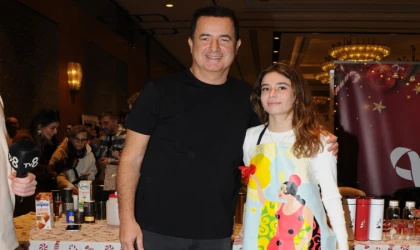 ALTINCI YILINDA ÜNLÜLER YENİ YIL RUHU İLE BULUŞTU