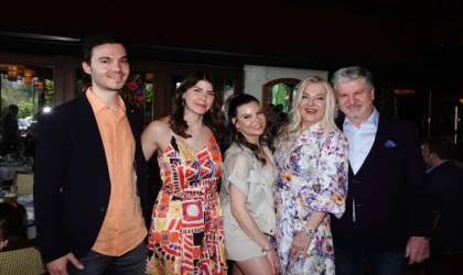 BURCU KARTOZ ETKİNLİKLERLE DİKKATLERİ ÜZERİNE ÇEKİYOR