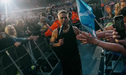 ROBBIE WILLIAMS’DAN İSTANBUL’DA UNUTULMAZ BİR GECEYE DAVET