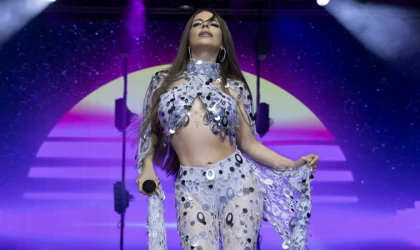 YENİ ŞARKISININ MÜJDESİNİ VERDİ