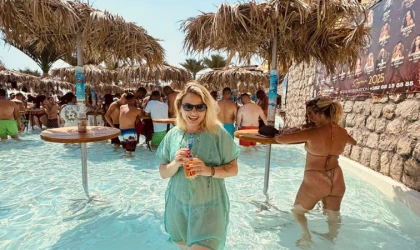 ÜNLÜ GEZGİN TUĞÇE ŞEN KARADAĞ'A YERLEŞTİ