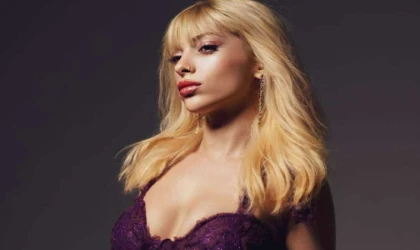 YELİZ AKYOL BEYOĞLU’NU BÜYÜLEDİ