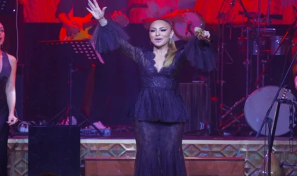 ZİYNET SALİ’DEN MUAZZEZ ABACI’YA DUYGULANDIRAN SAYGI