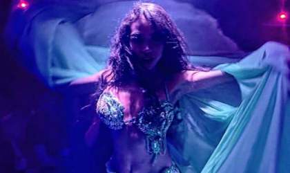 GÖZLERİ VE NEFESLERİ ÜZERİNE KİLİTLEDİ