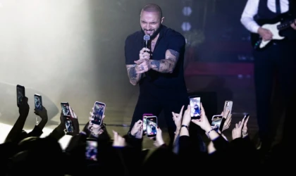 BERKAY’DAN SAHNEDEYKEN DUYGUSAL VEDA