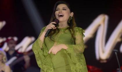 AŞKIN NUR YENGİ BAYRAMDA ANTALYA’DA SAHNEYİ BÜYÜLEDİ