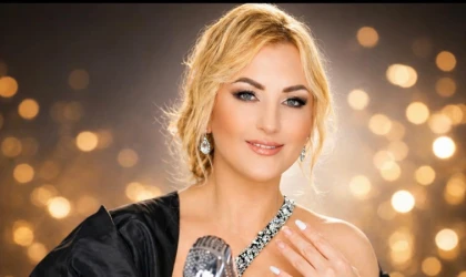 MÜZİK DÜNYASINA RENK KATIYOR