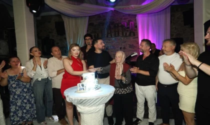 DOSTLARI YALNIZ BIRAKMADI