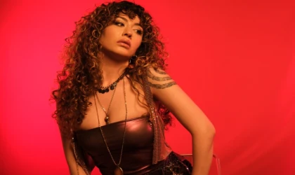 SENA ŞENER'İN EKİM SONUNDA YAYINLANACAK