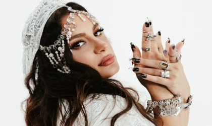 SEZEN AKSU'DAN ATİYE'YE DANS DUYGUSU YÜKSEK YEPYENİ BİR ŞARKI