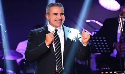 EMRAH’TAN SAHNEDE ON AYRI KUTLAMA